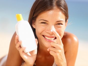 Does Sunscreen Work Under Makeup featured