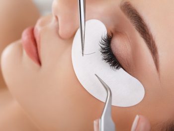 How To Spray Tan With Eyelash Extensions featured