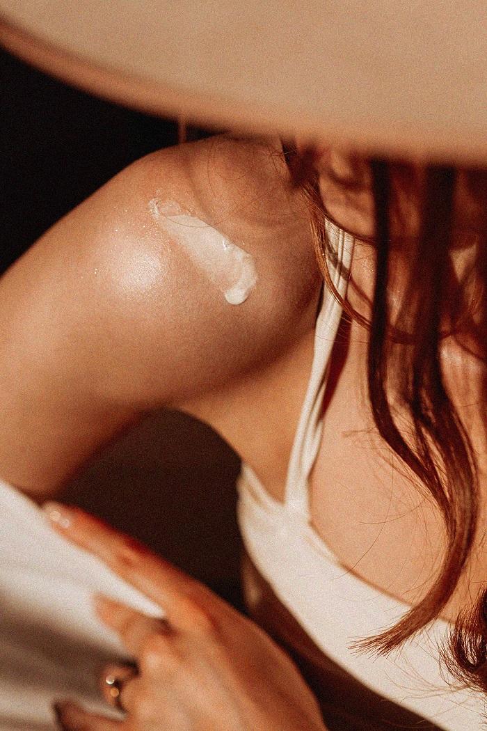 waterproof spray tan by Anastasija Thirsty for tan