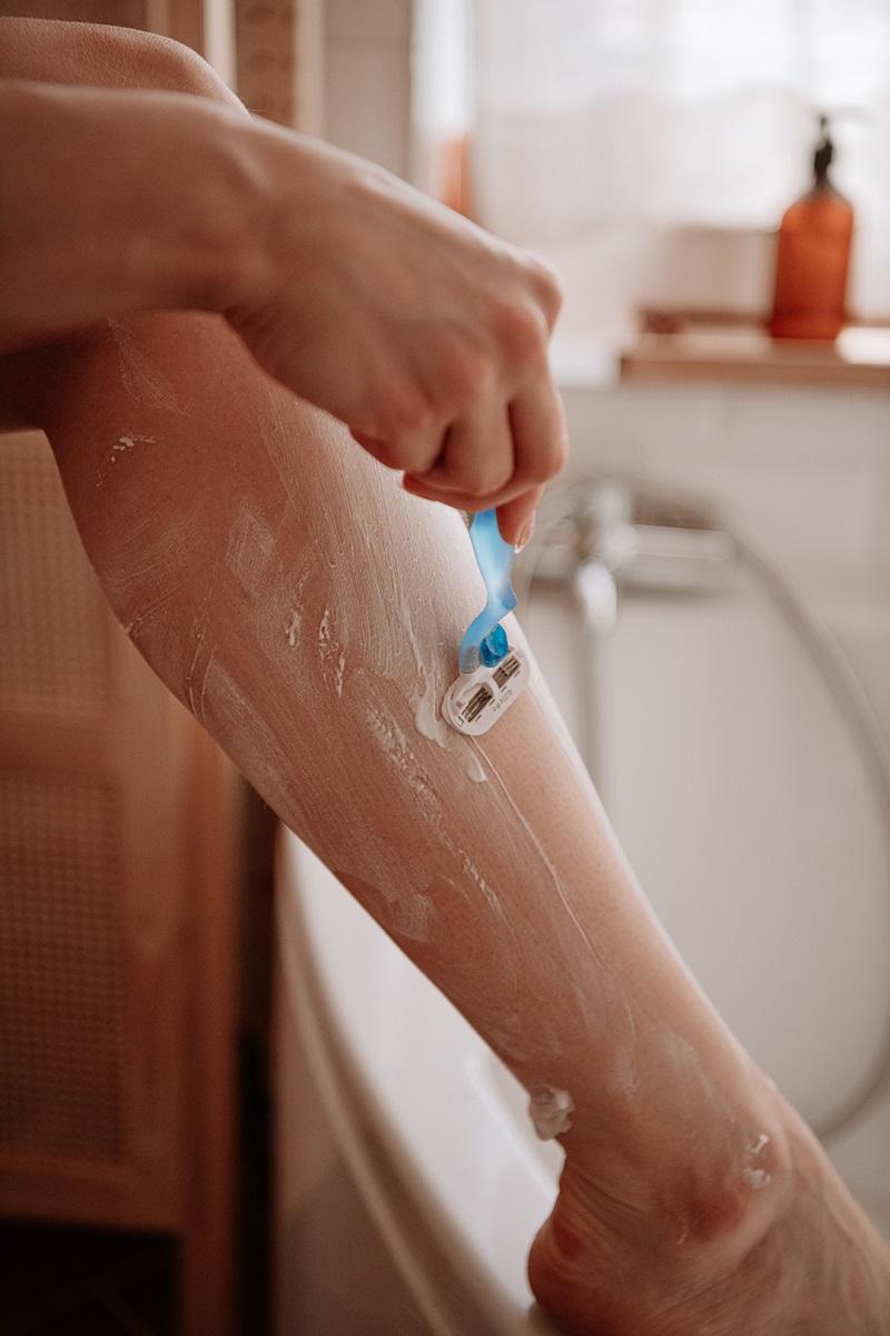 shaving my legs by Anastasija Thirsty for tan