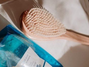 How Do You Use an Exfoliating Brush featured