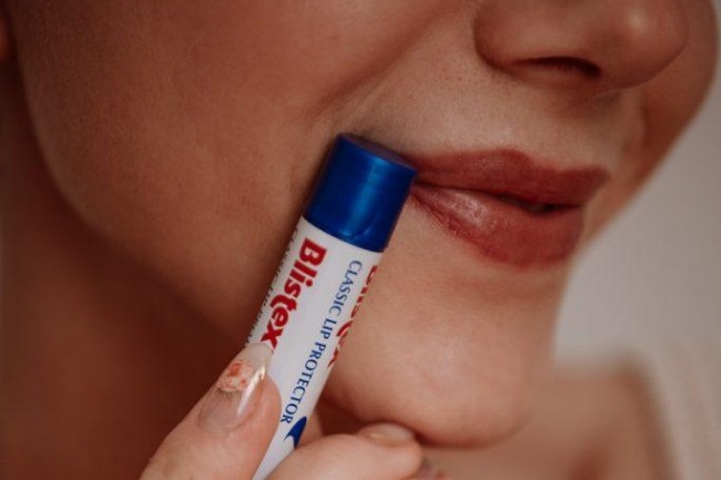 How Do You Use Lip Balm featured