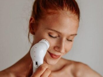A List of Best Exfoliating Brushes for Face & Body featured