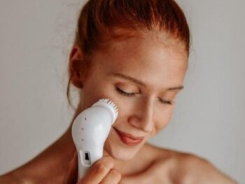 Best & Safest Exfoliating Tools for Your Face A List featured