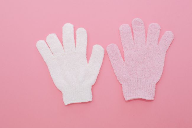 Using Exfoliating Gloves for Your Face - Are They Any Good featured